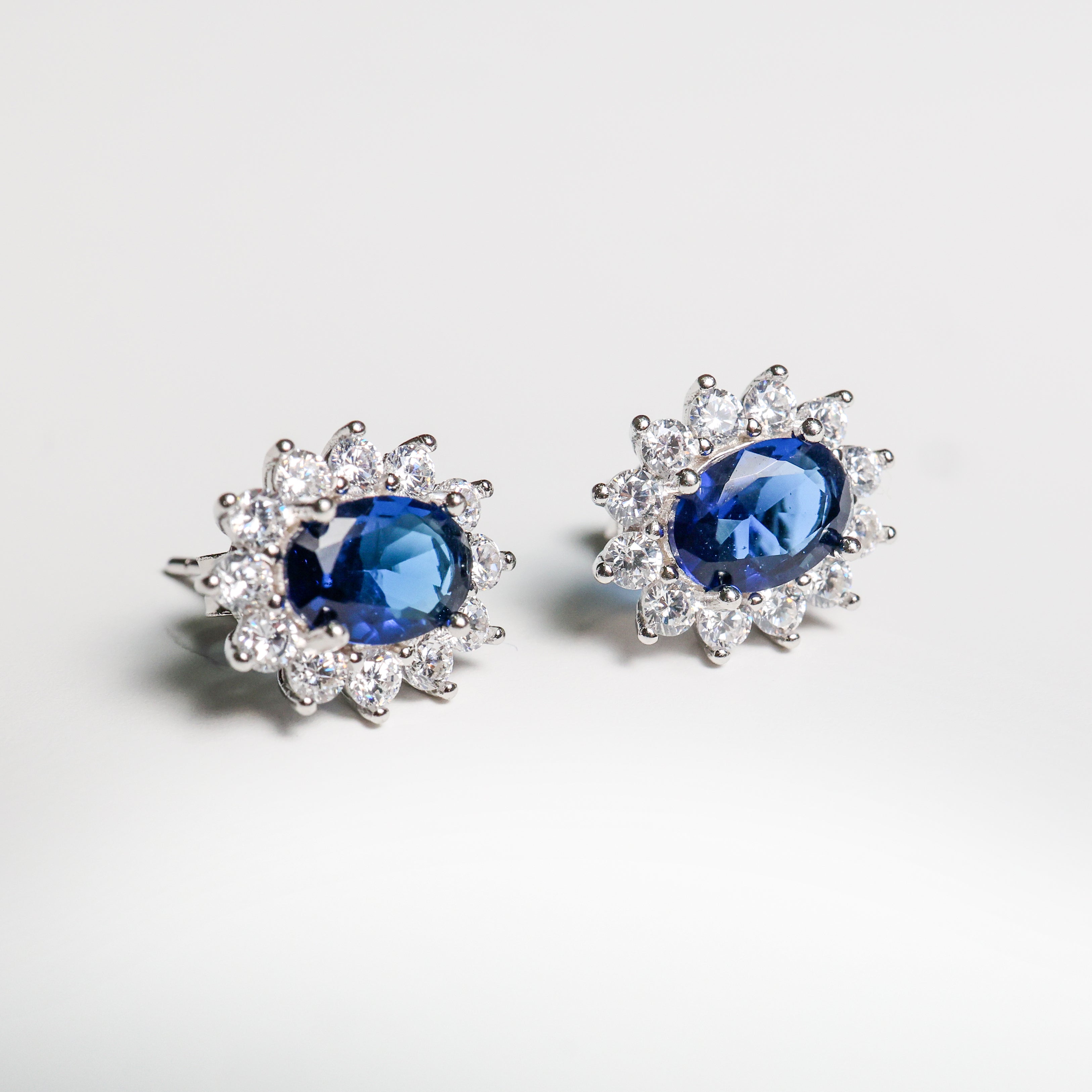 Orecchini in argento, zaffiro blu e diamanti