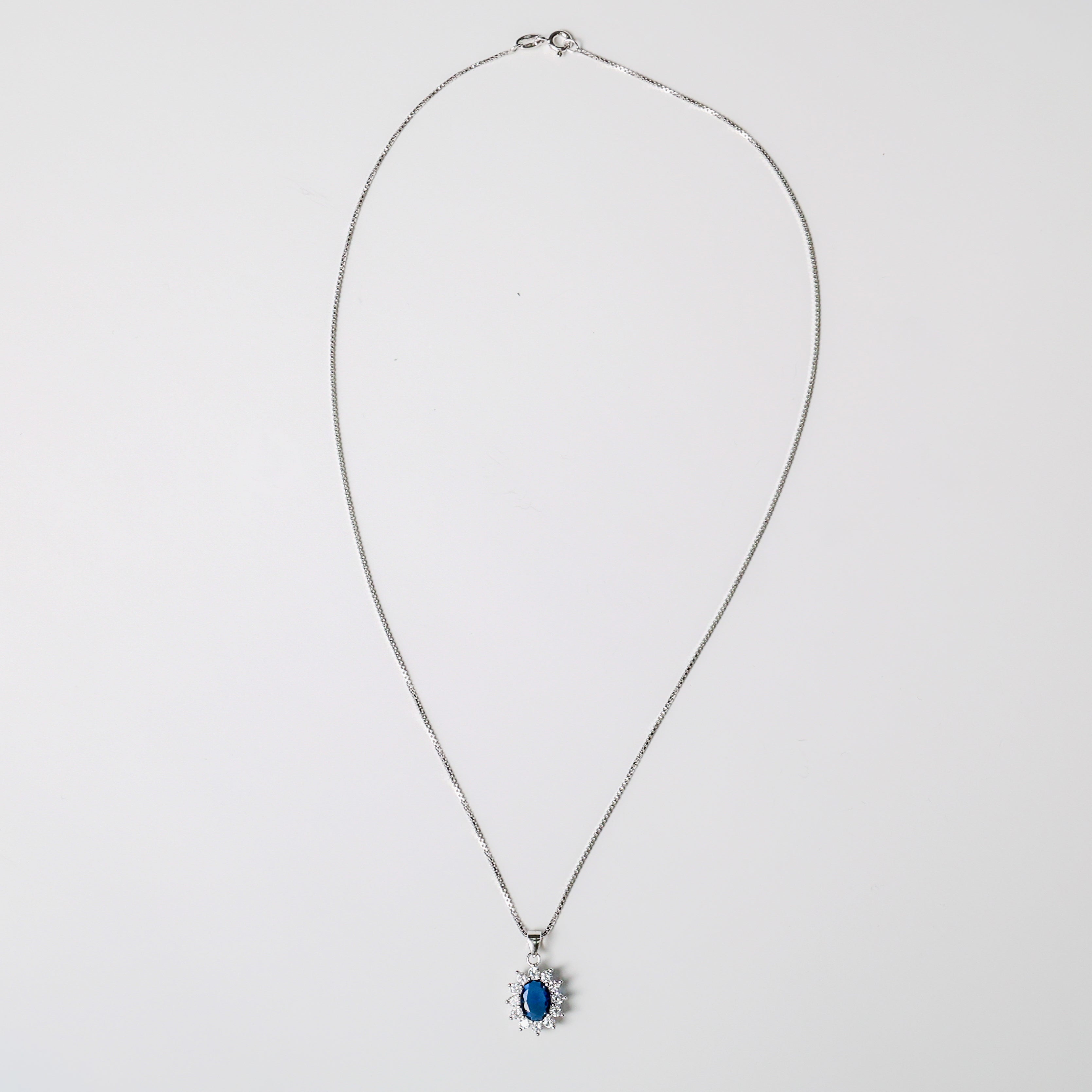 Collana completa con ciondolo zaffiro blu
