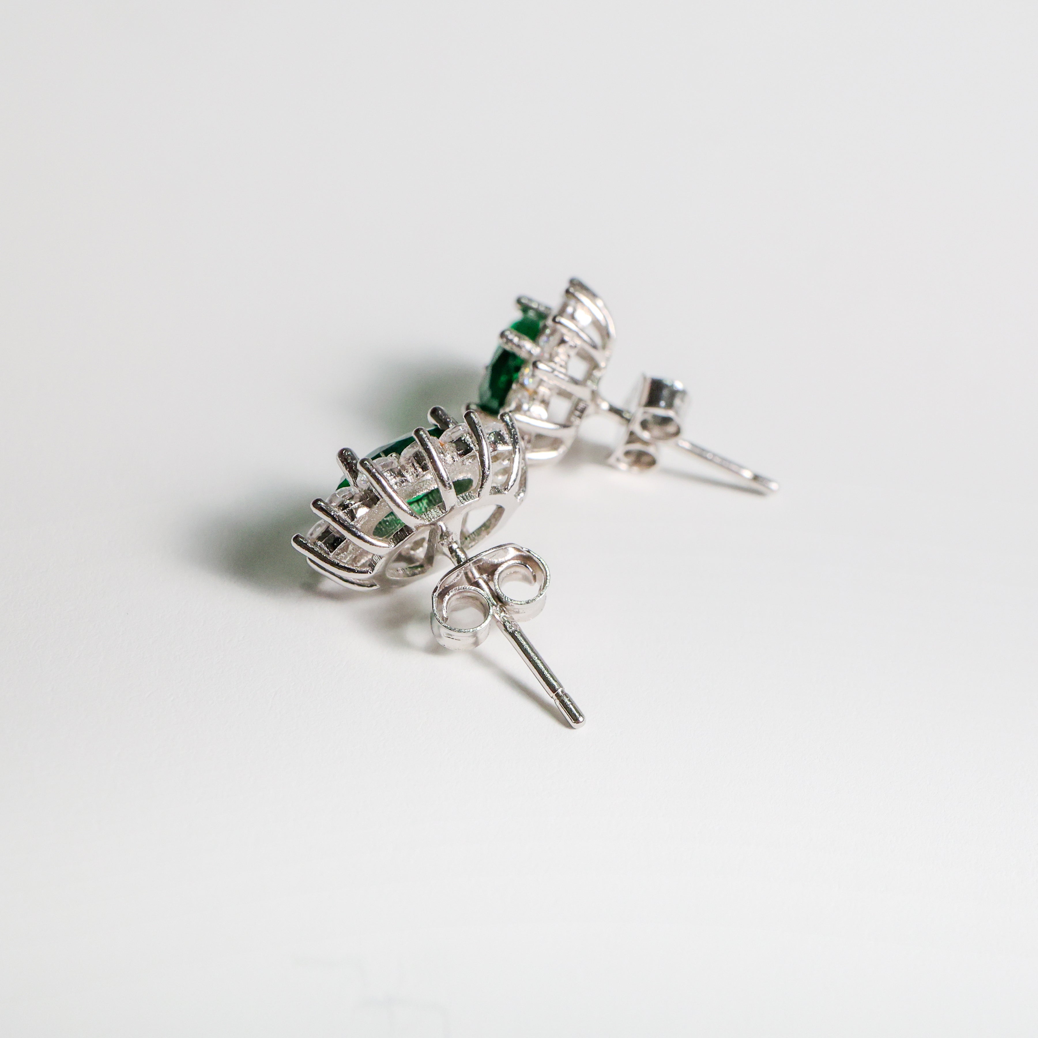 Orecchini in argento con smeraldo verde