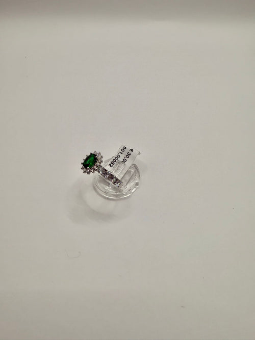 Anello ovale con smeraldo verde e zirconi