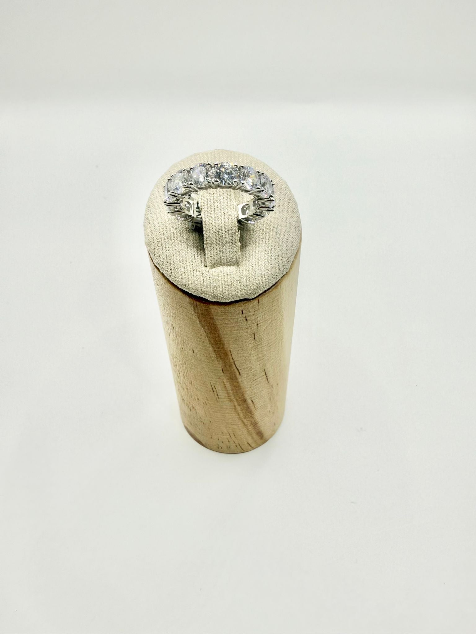 Anello Veretta con pietre bianche