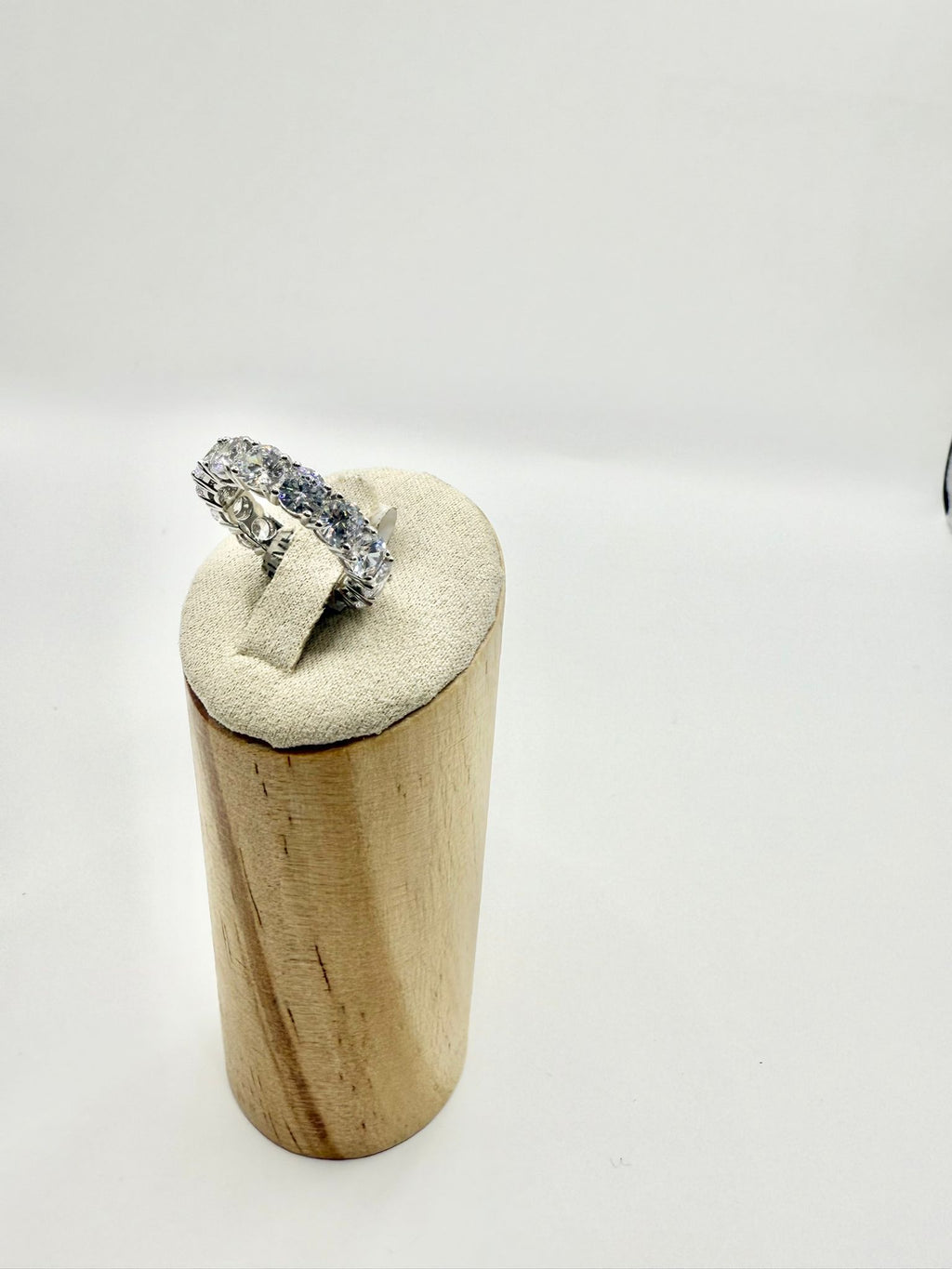 Anello Veretta con pietre bianche