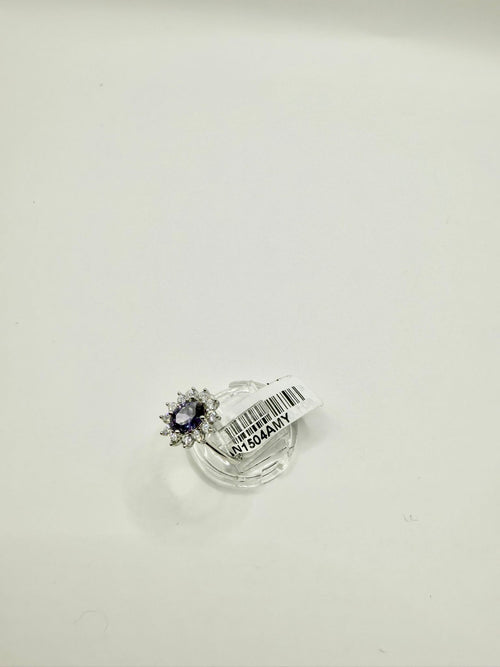 Anello con pietra ovale viola e zirconi bianchi in argento 925