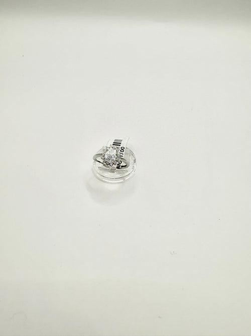 Anello con pietra bianca e zirconi in argento 925