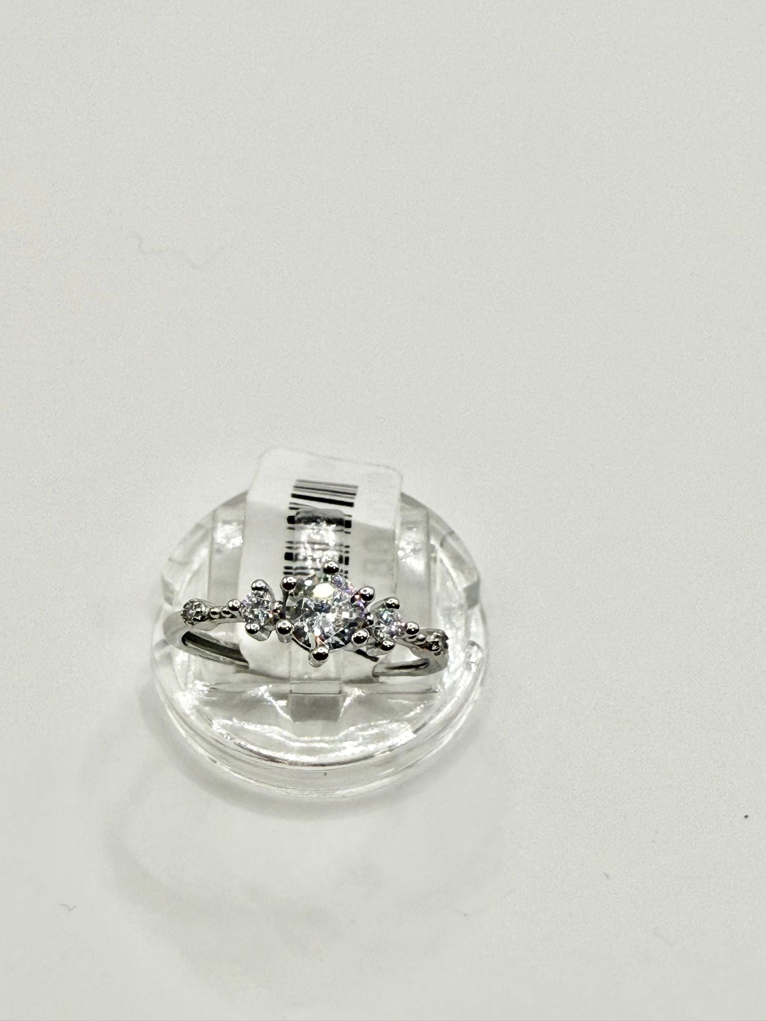 Anello trilogi con particolare lavorazione