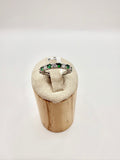 Anello veretta con smeraldo verde e zirconi in argento 925