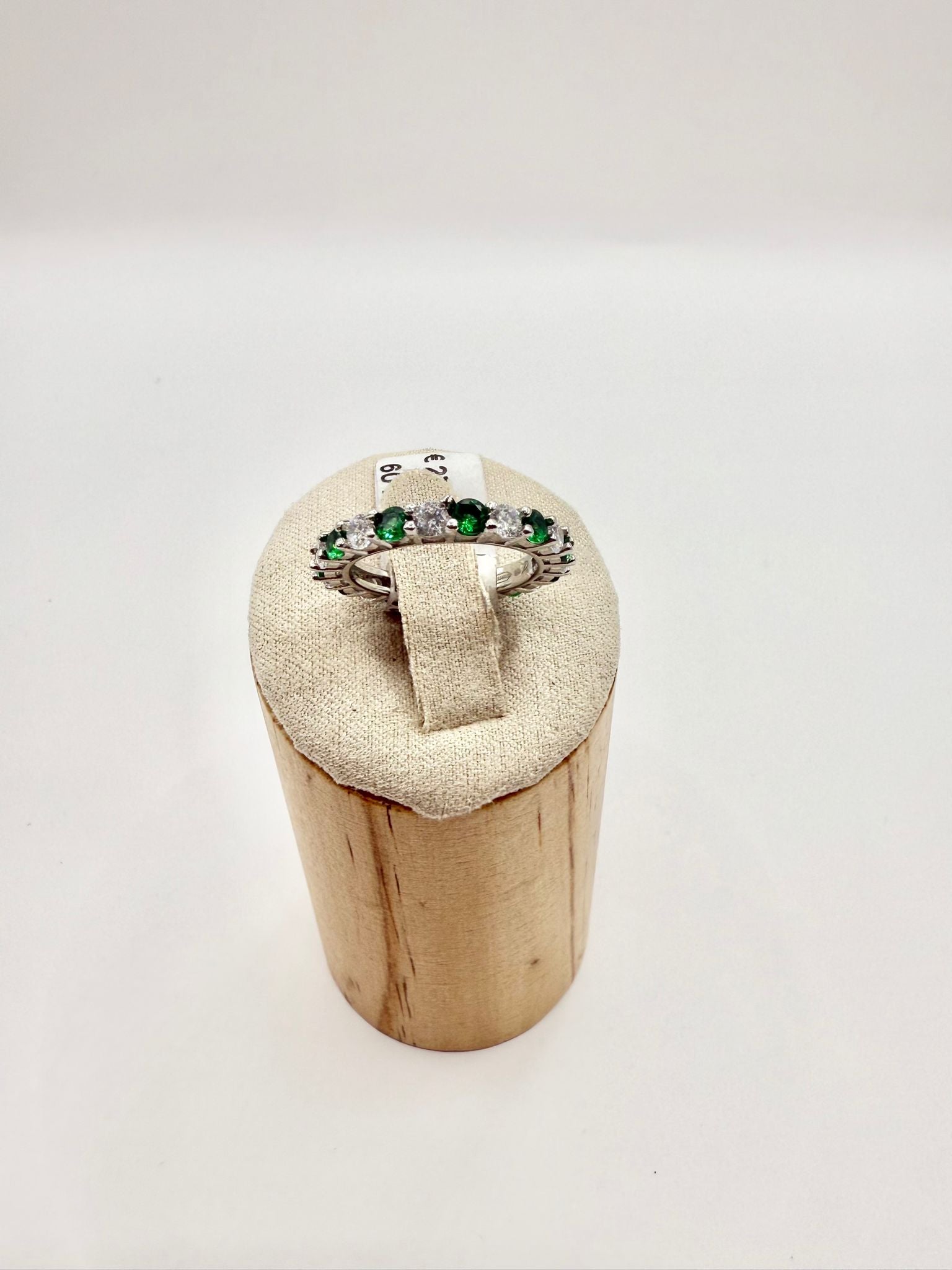 Anello veretta con smeraldo verde e zirconi in argento 925