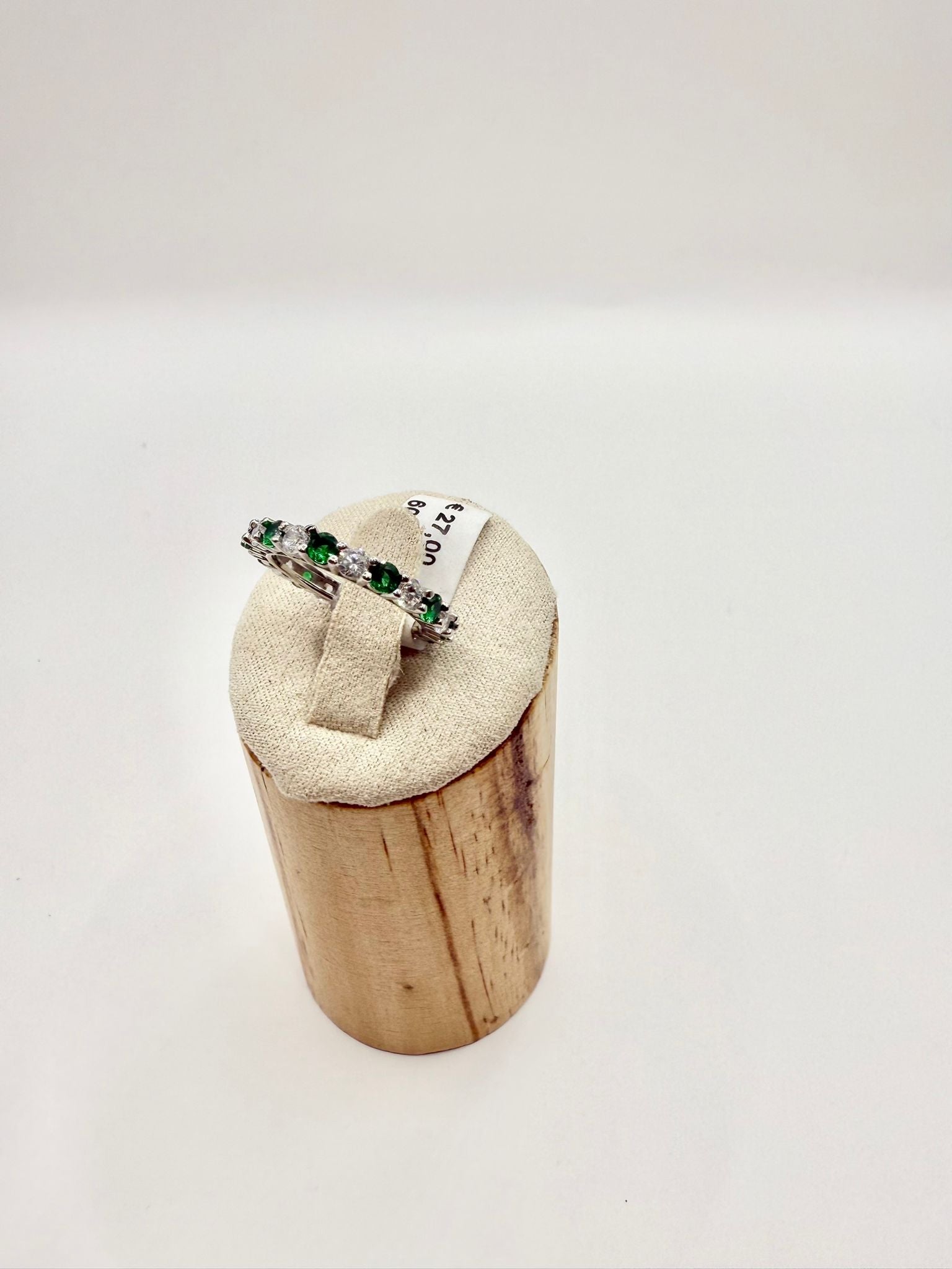 Anello veretta con smeraldo verde e zirconi in argento 925