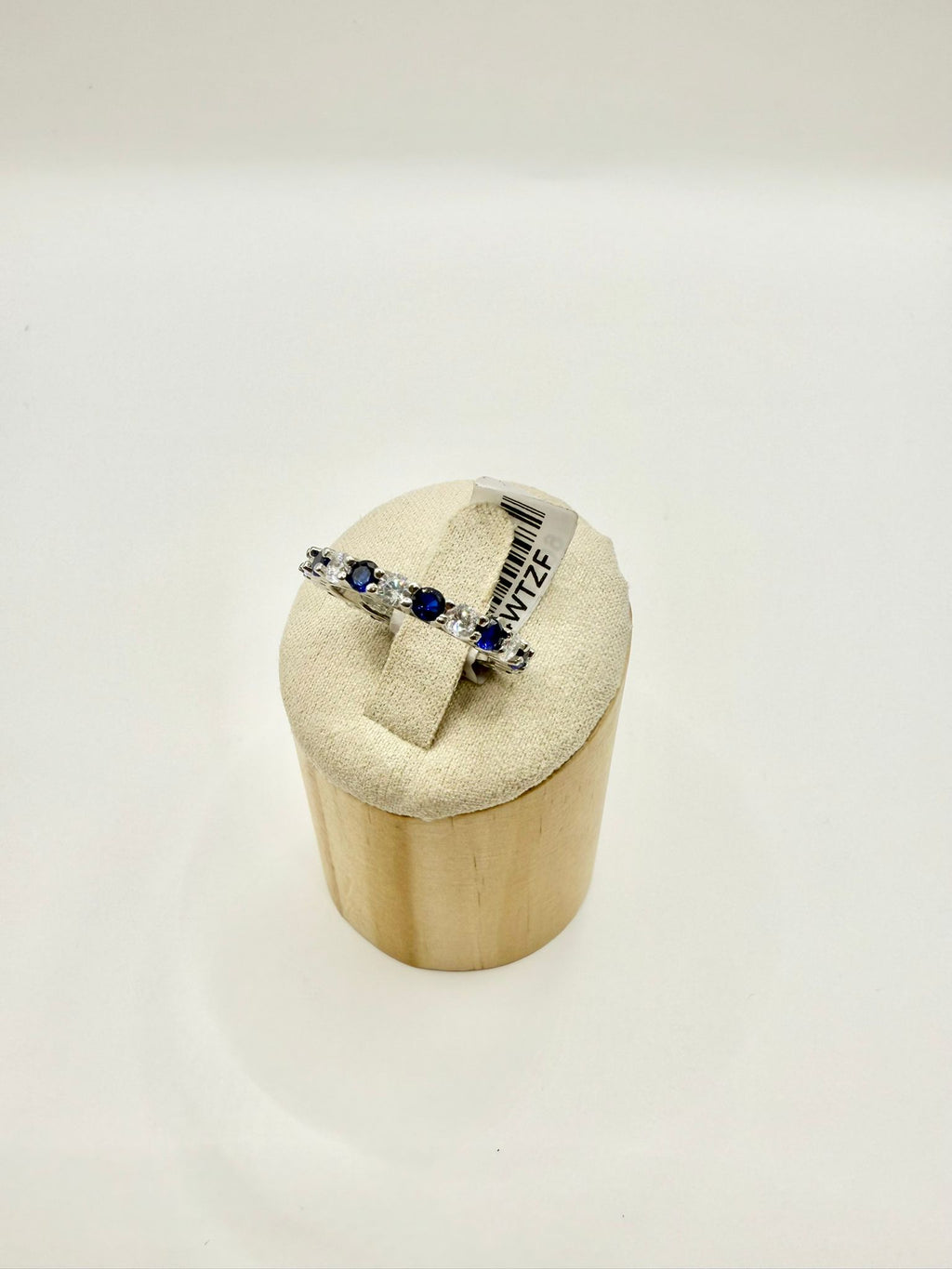 Anello veretta con zaffiro blu e zirconi in argento 925