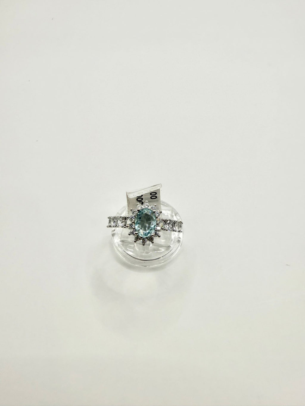 Anello acquamarina e zirconi anche sulla montatura in argento 925