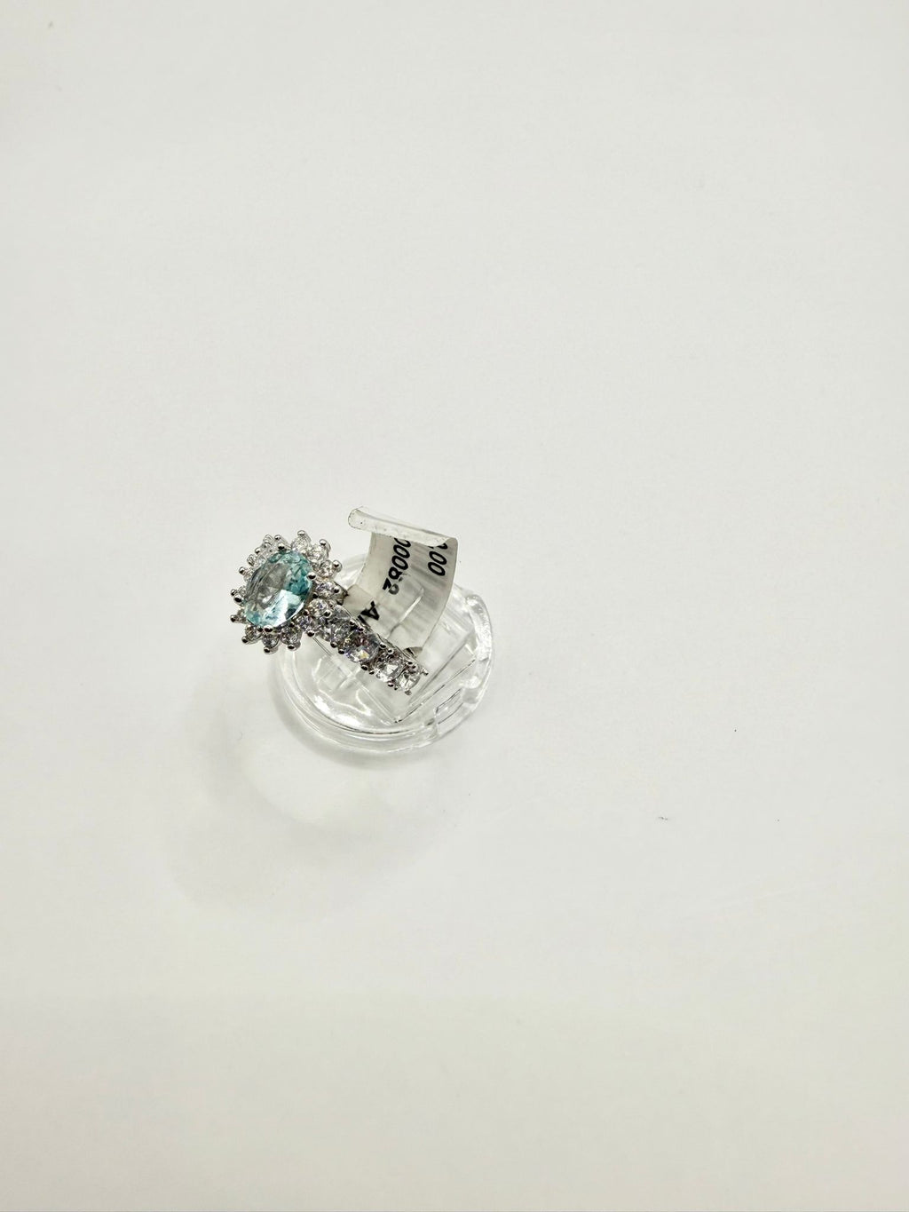 Anello acquamarina e zirconi anche sulla montatura in argento 925
