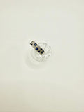 Anello a fascia con zaffiro blu e zirconi in argento 925