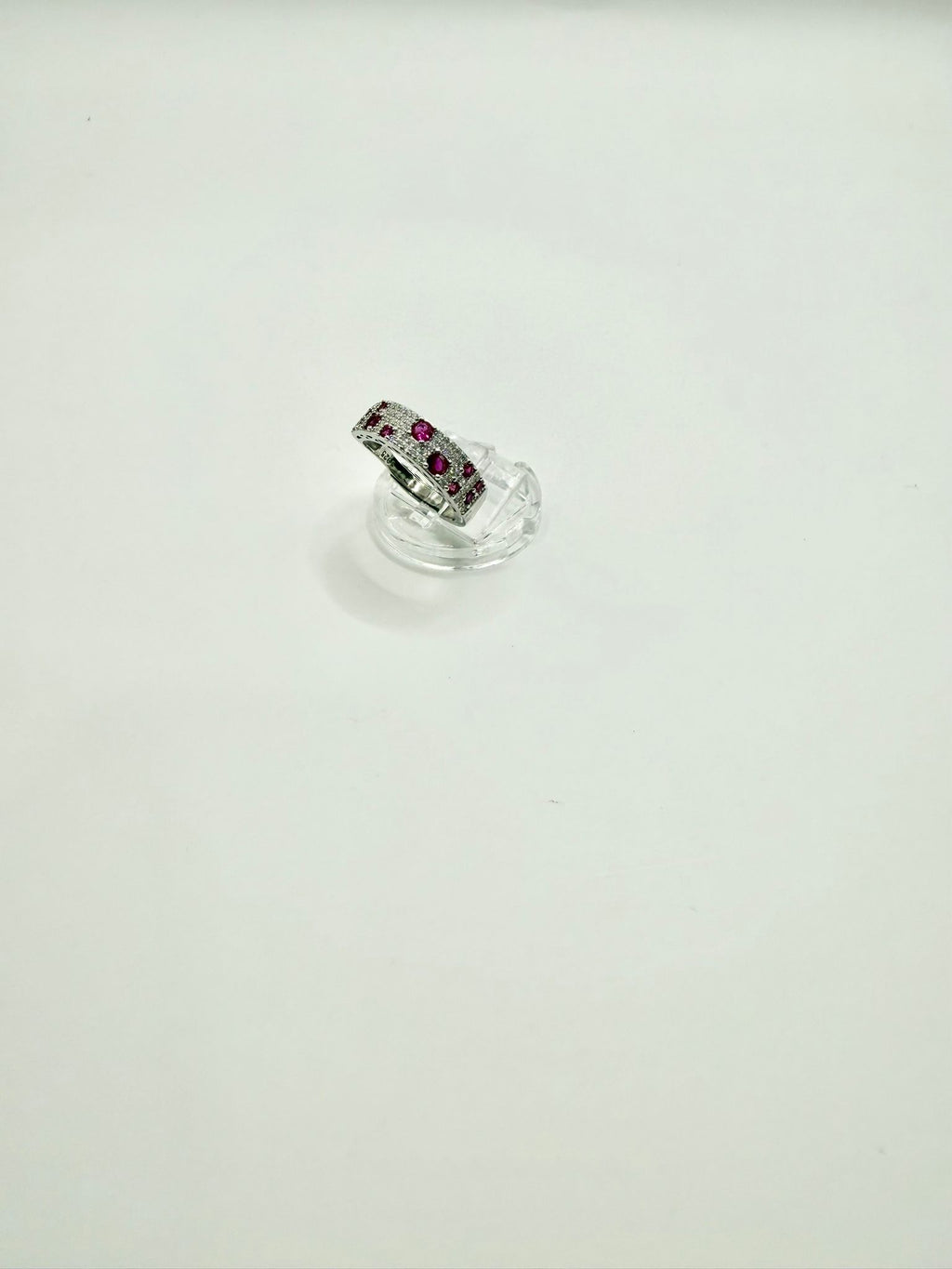 Anello a fascia con pietre rosa e zirconi in argento 925