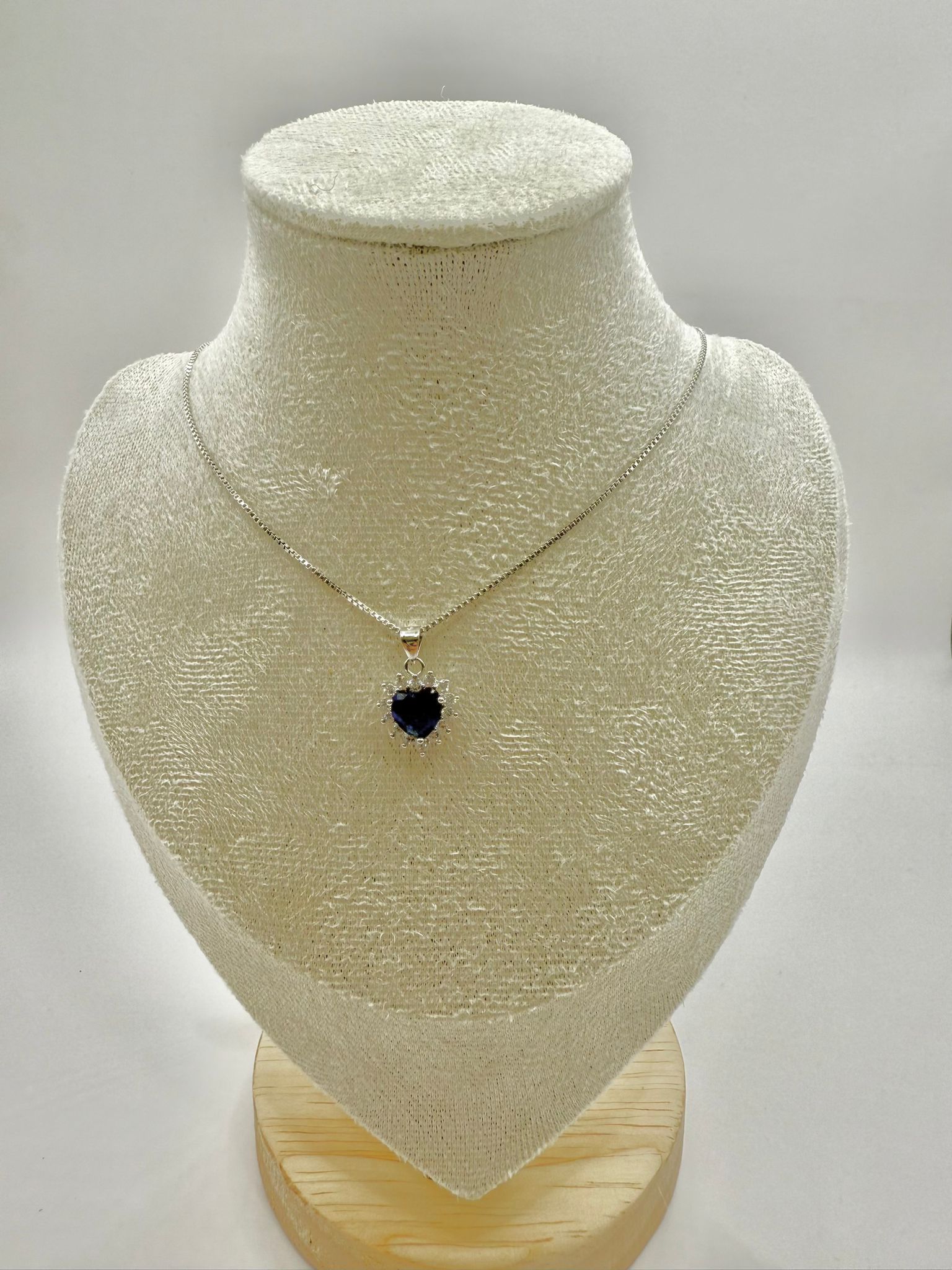 Collana cuore zaffiro blu e zirconi in argento 925