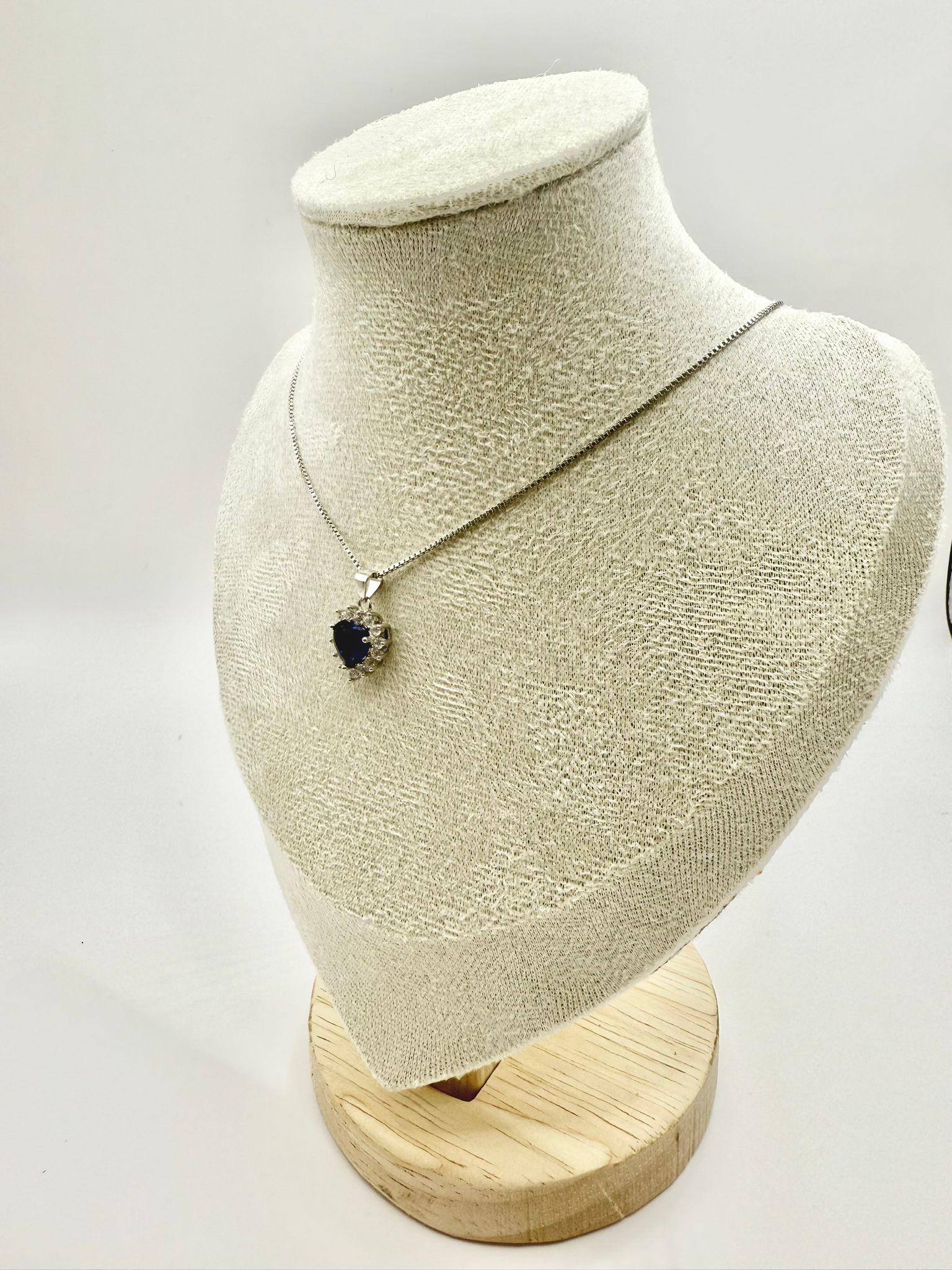 Collana cuore zaffiro blu e zirconi in argento 925