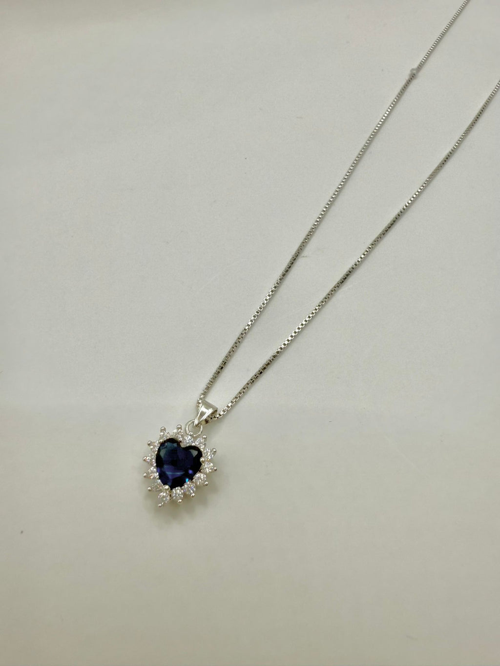 Collana cuore zaffiro blu e zirconi in argento 925