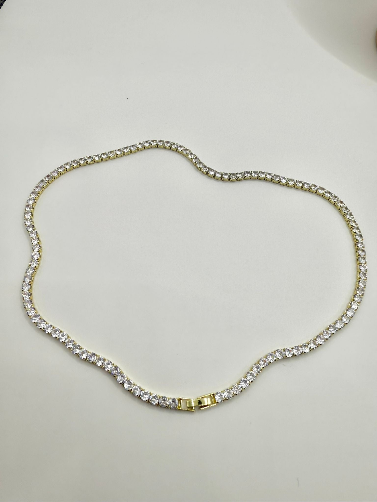 Collana tennis con montatura color oro