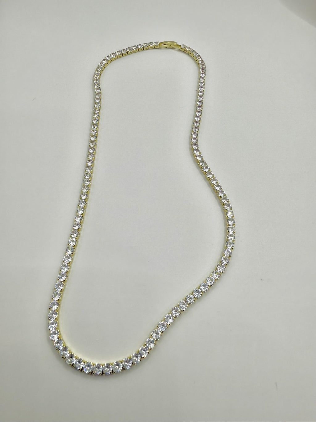 Collana tennis con montatura color oro