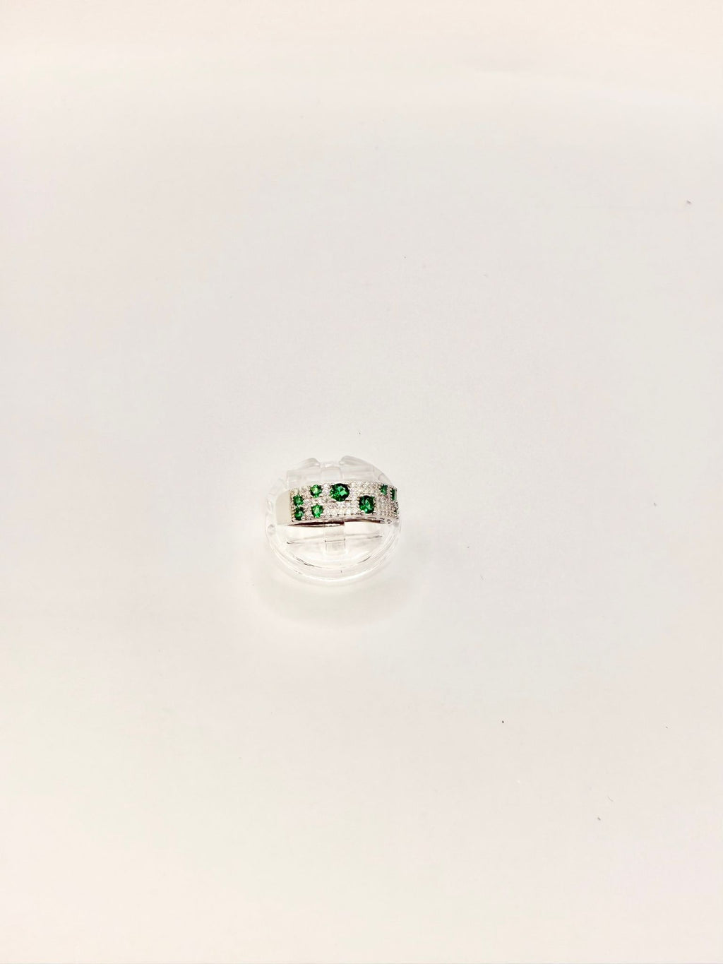 Anello fascia con smeraldo verde e zirconi in argento 925