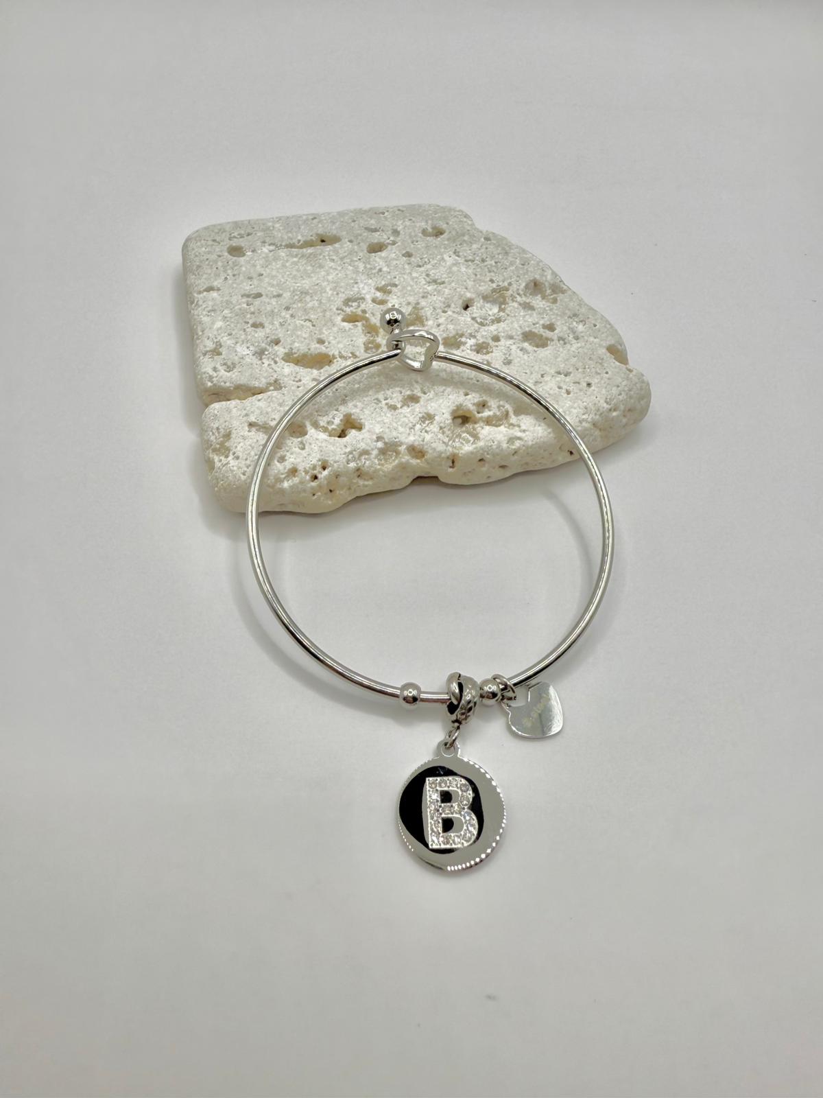 Bracciale in acciaio con pendente lettera: B