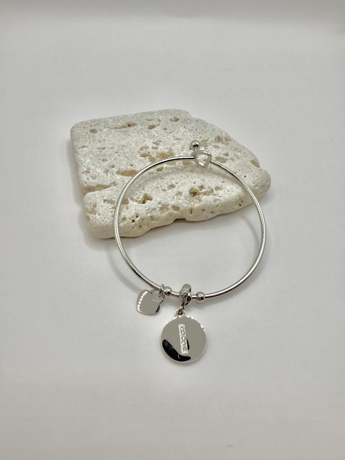 Bracciale in acciaio con pendente lettera: I