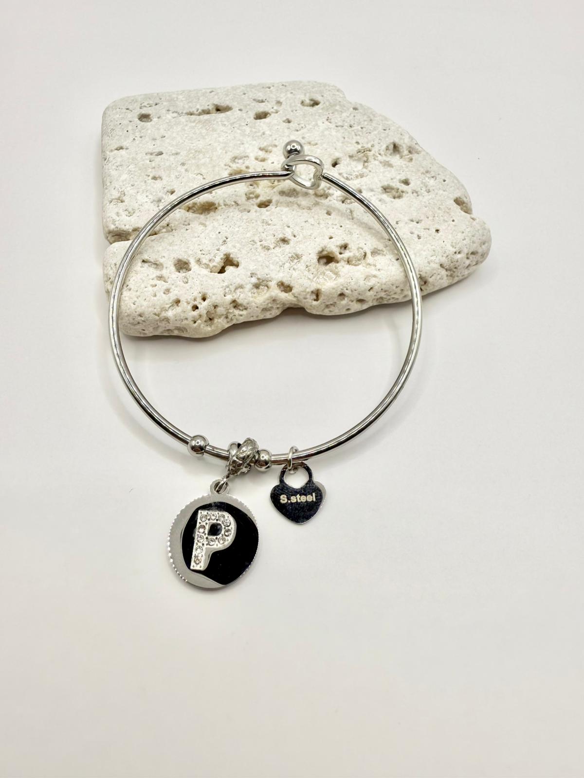 Bracciale in acciaio con pendente lettera: P