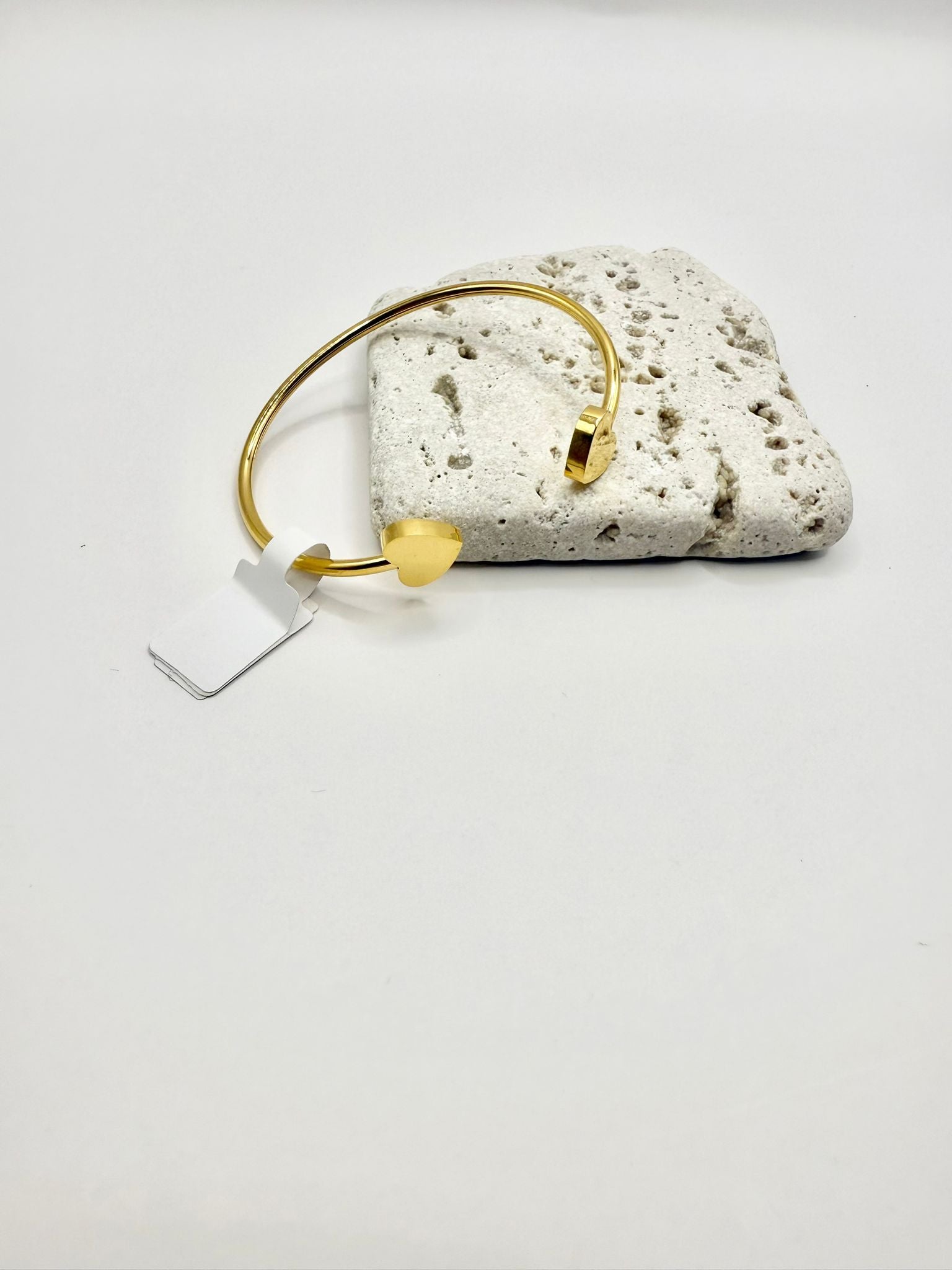 Bracciale rigido con cuori